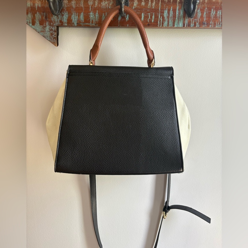 Steve Madden Women's Purse with Gold-Tone Hardware Shoulder Strap And Handle - Picture 5 of 8